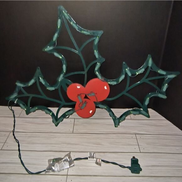 Vintage Impact Plastics Christmas Lighted Holly Leaves Decor 22½" Wide 16" Tall - Picture 10 of 10